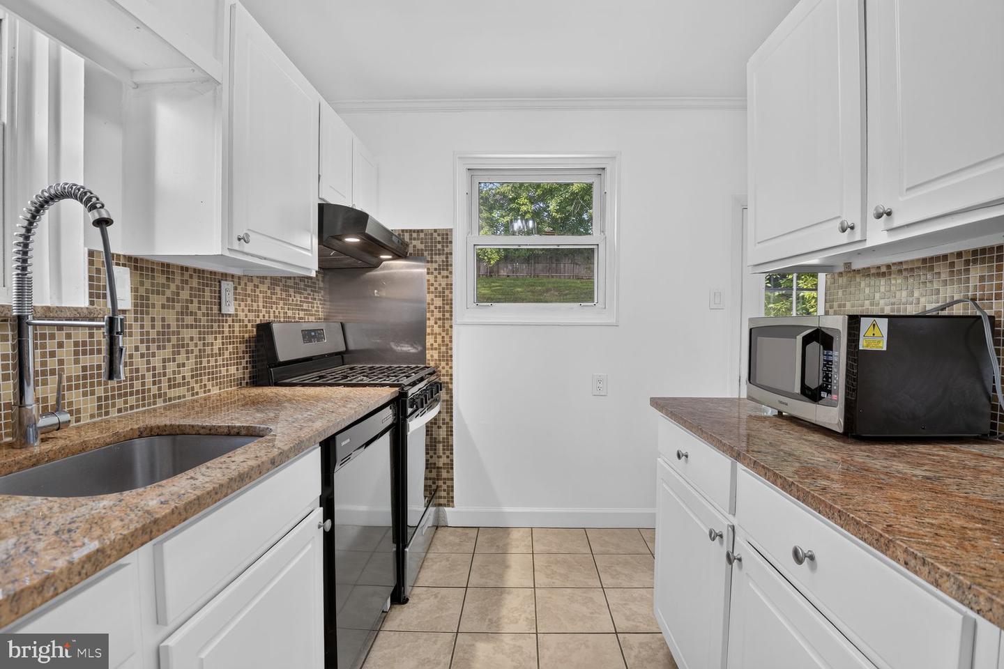 708 1st St Property Photo 10