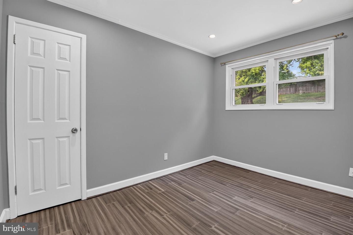 708 1st St Property Photo 13