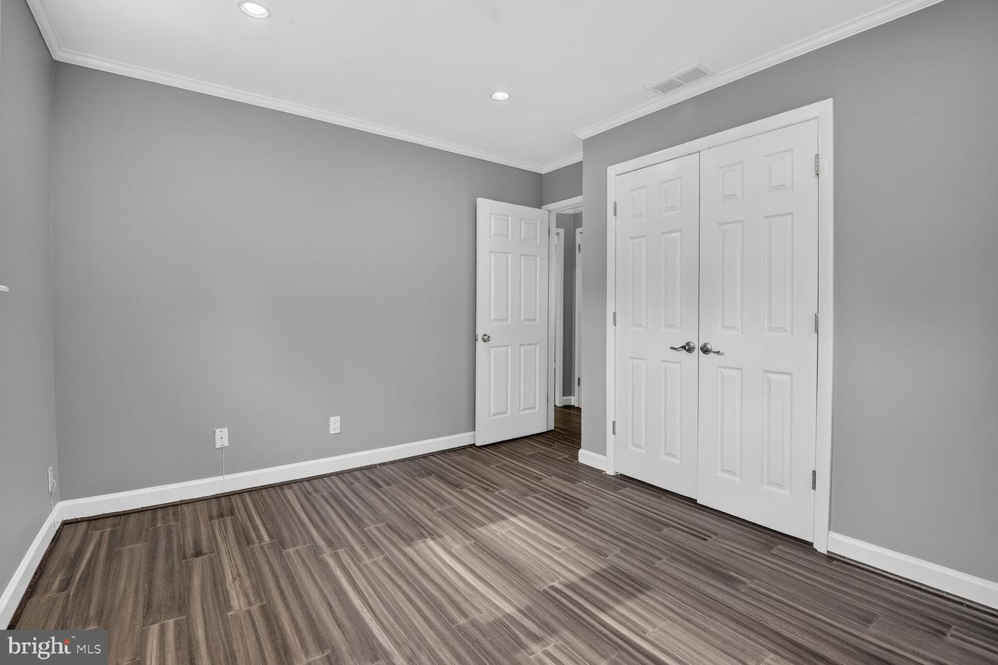 708 1st St Property Photo 16