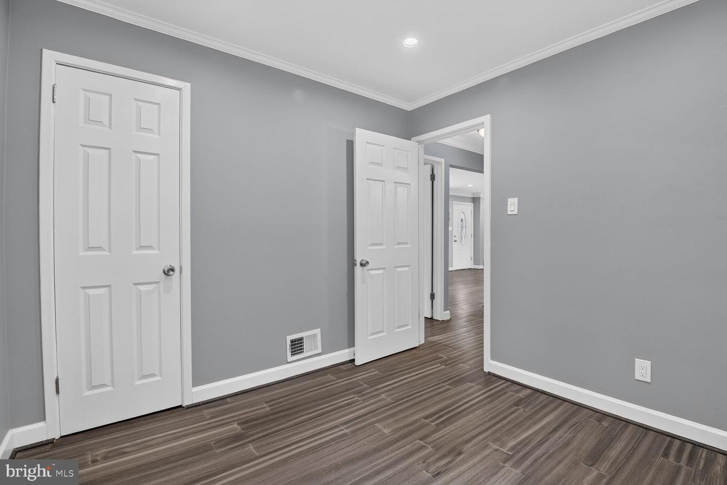 708 1st St Property Photo 21