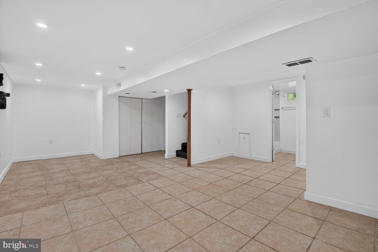 708 1st St Property Photo 22