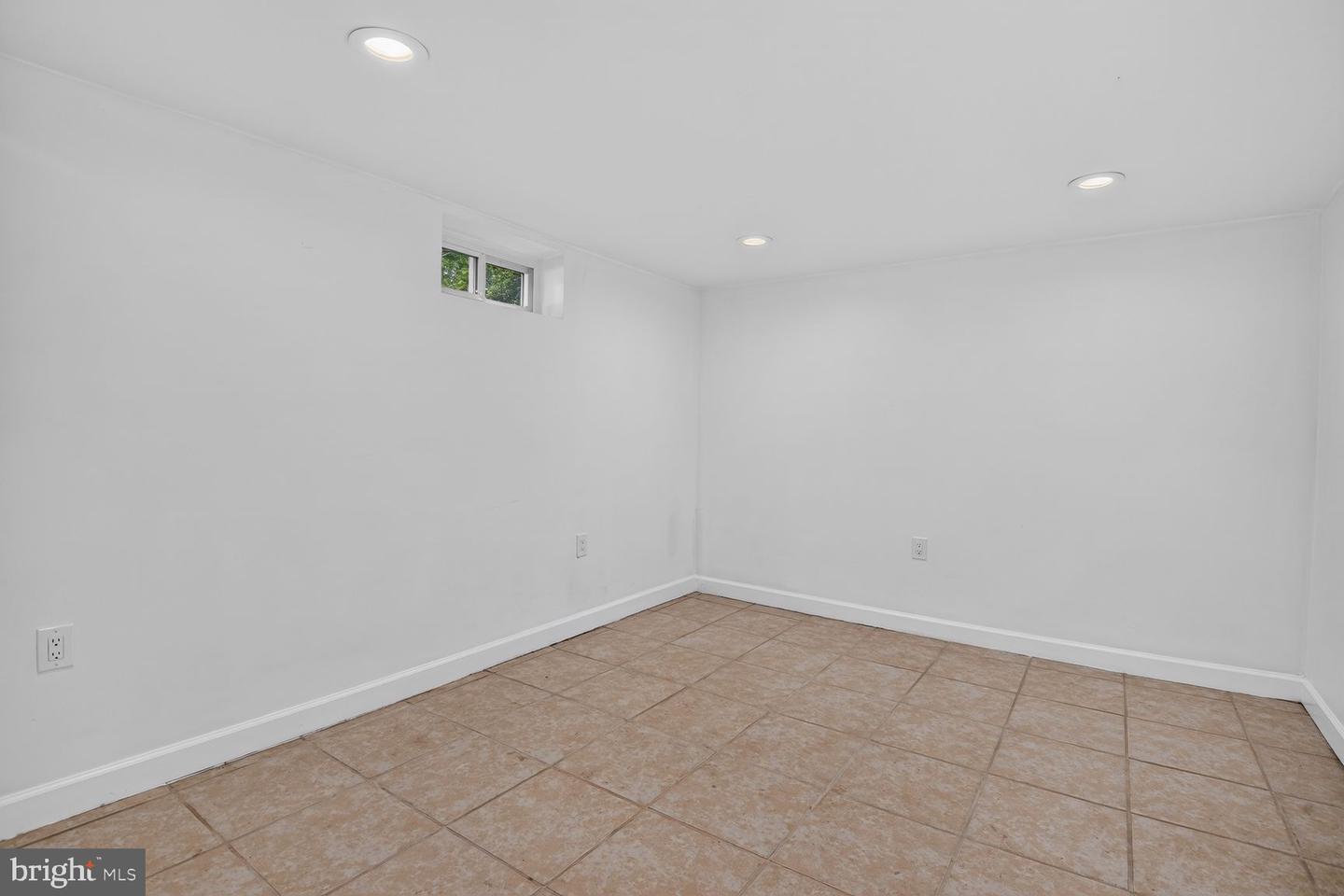 708 1st St Property Photo 26