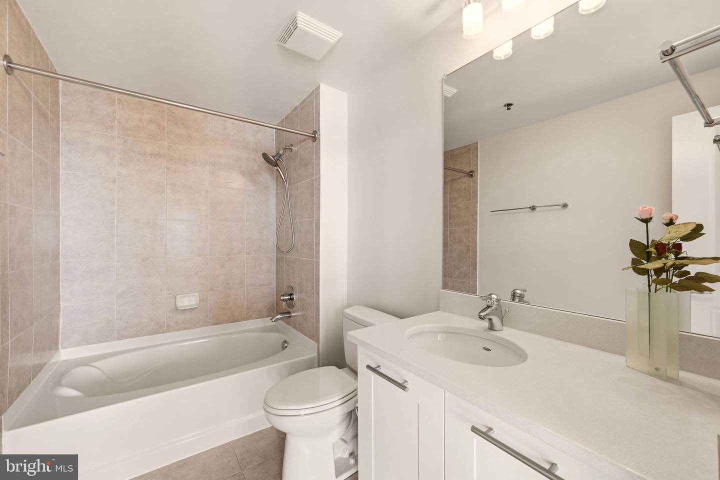5750 Bou Ave #812 Property Photo 5