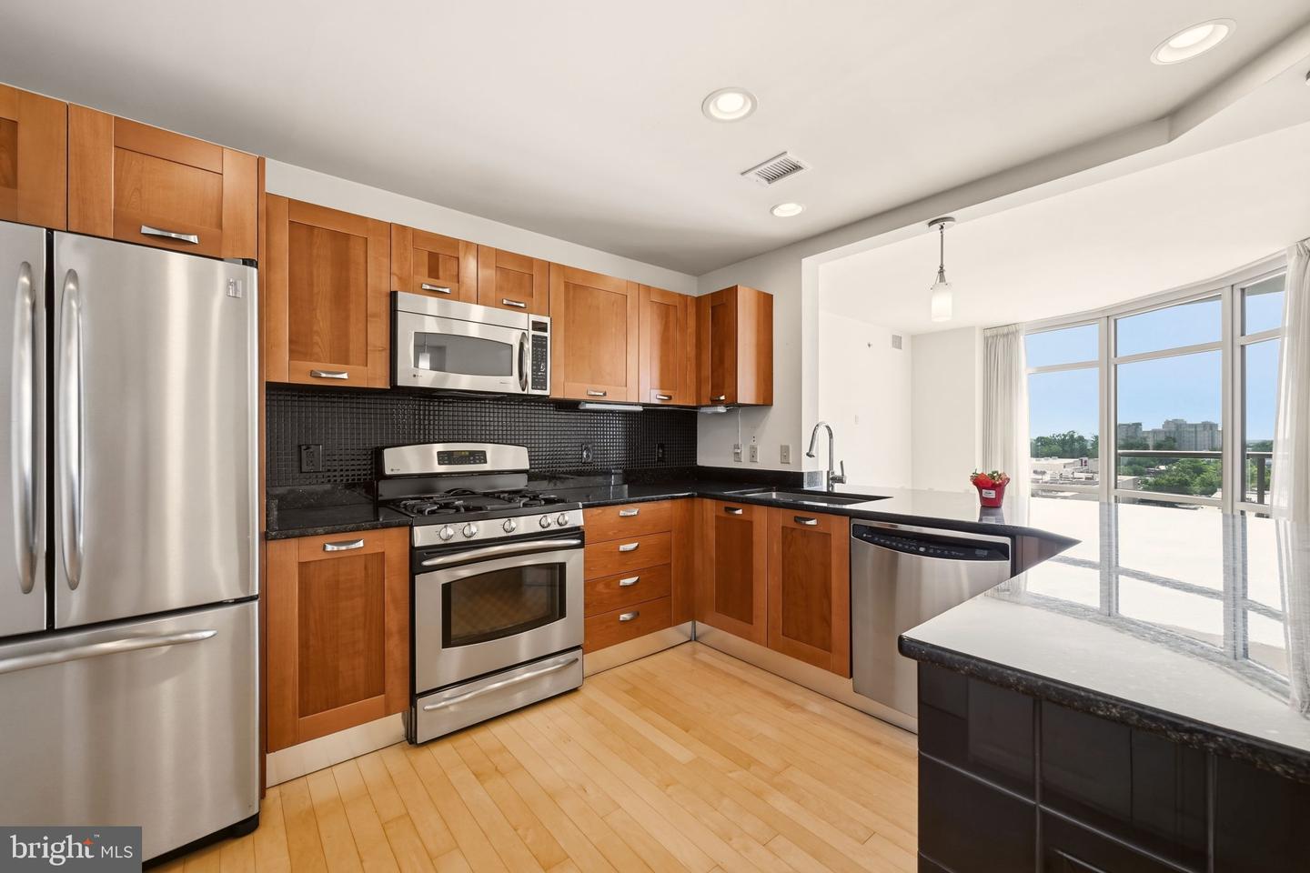 5750 Bou Ave #812 Property Photo 12
