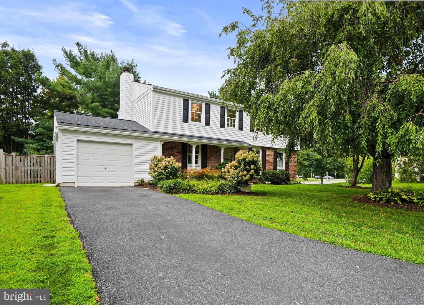 19032 Jamieson Dr Property Photo 1