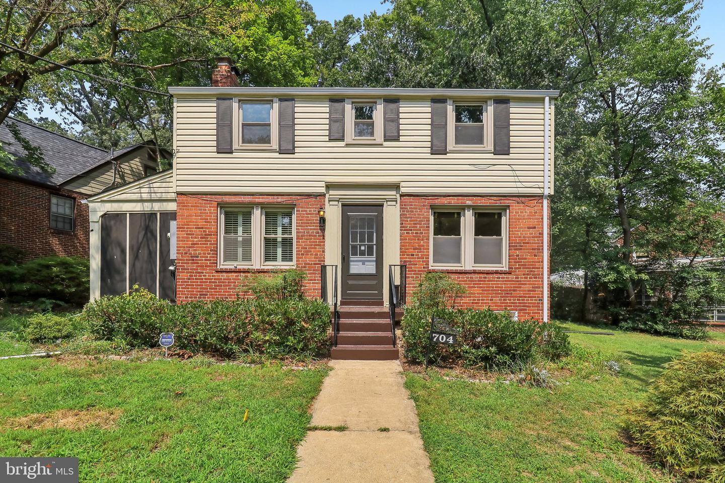 704 Devonshire Ave Property Photo 1