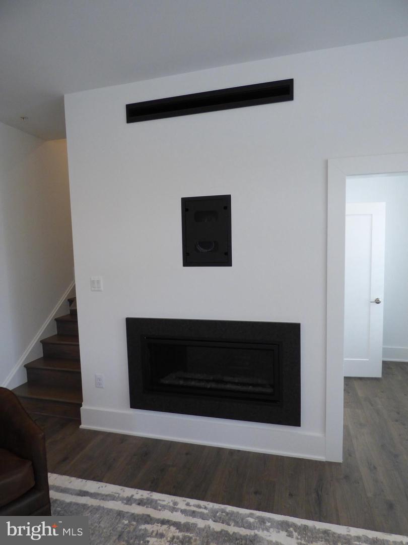 11360 Emerald Park Rd Property Photo 5