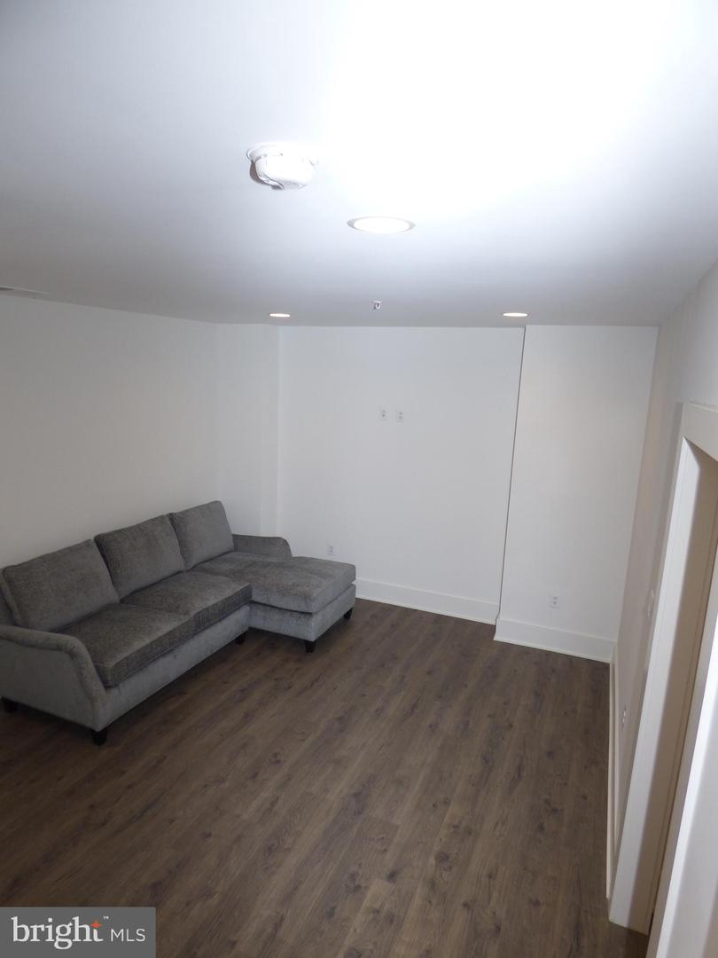 11360 Emerald Park Rd Property Photo 15