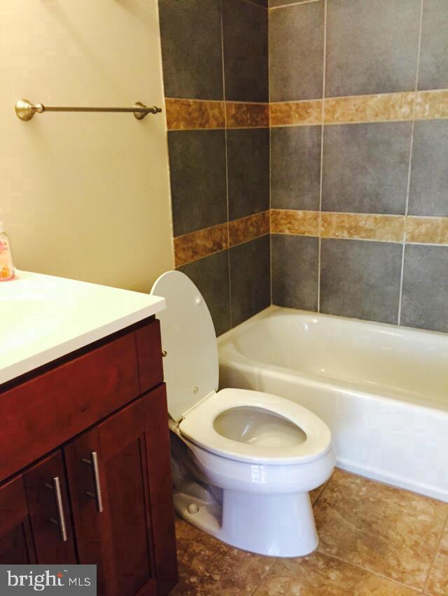 18472 Bishopstone Ct #242 Property Photo 16