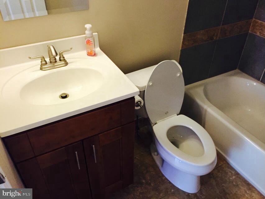 18472 Bishopstone Ct #242 Property Photo 17