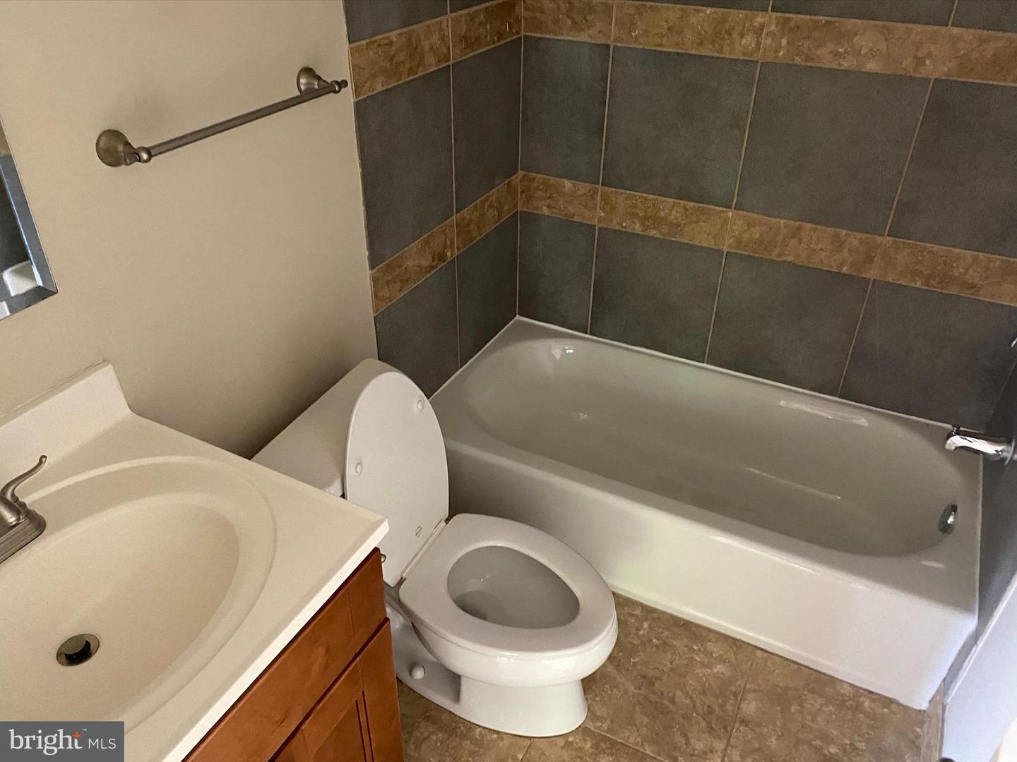 18472 Bishopstone Ct #242 Property Photo 18