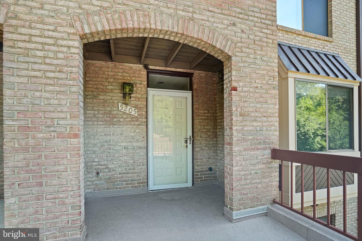 5205 King Charles Way #2-18 Property Photo 1