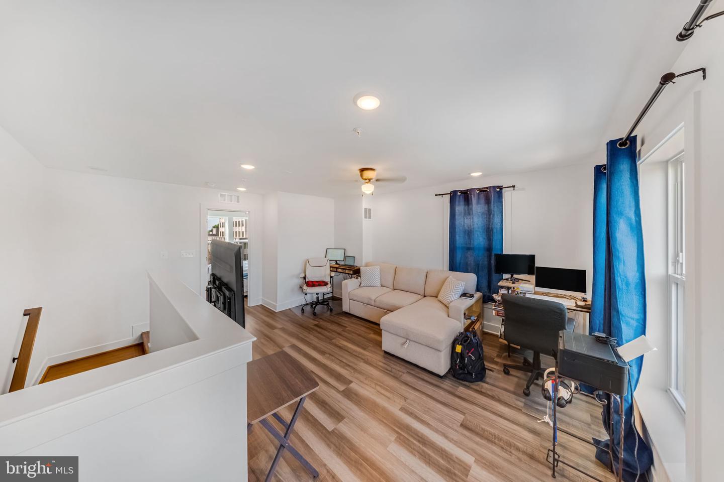 863 King Farm Blvd Property Photo 16