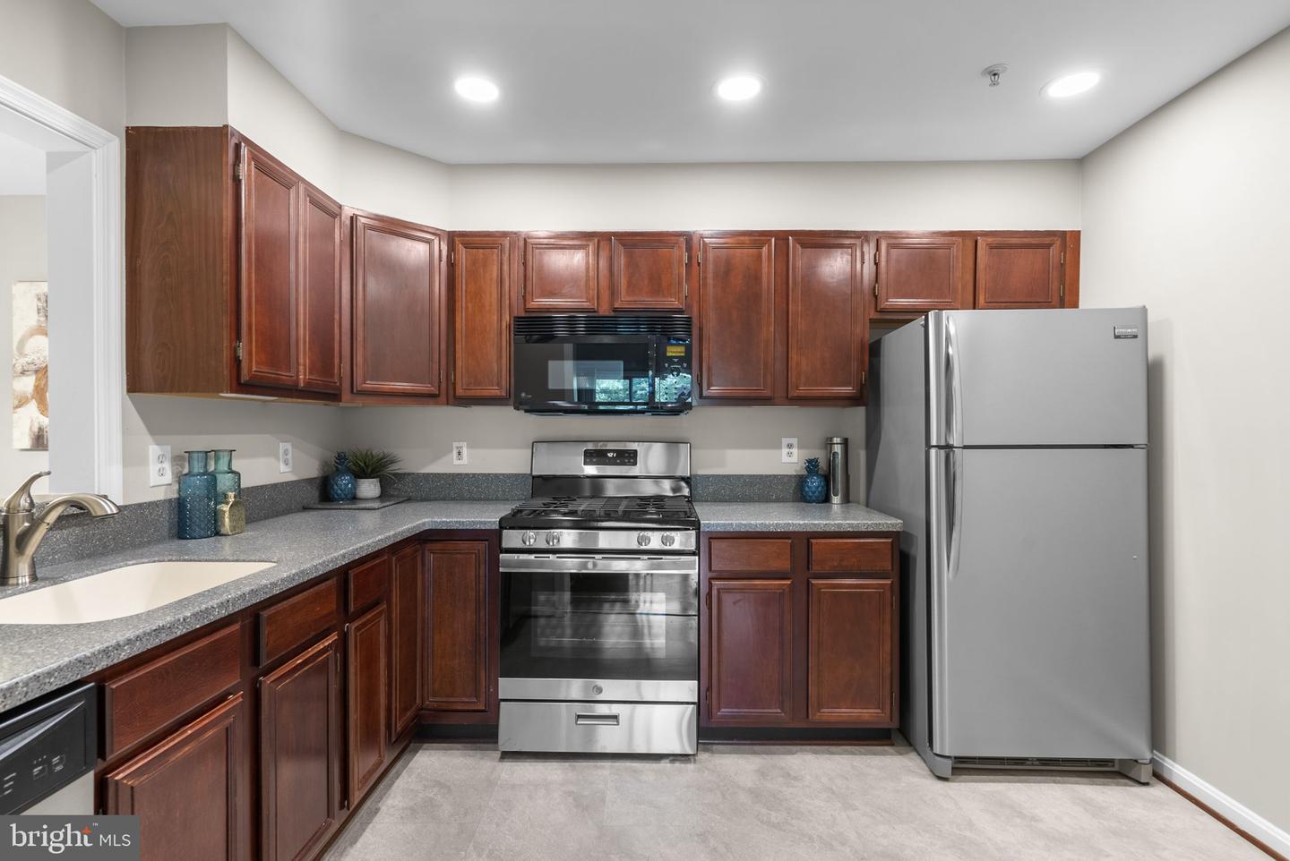 15301 Diamond Cove Ter #8-b Property Photo 12