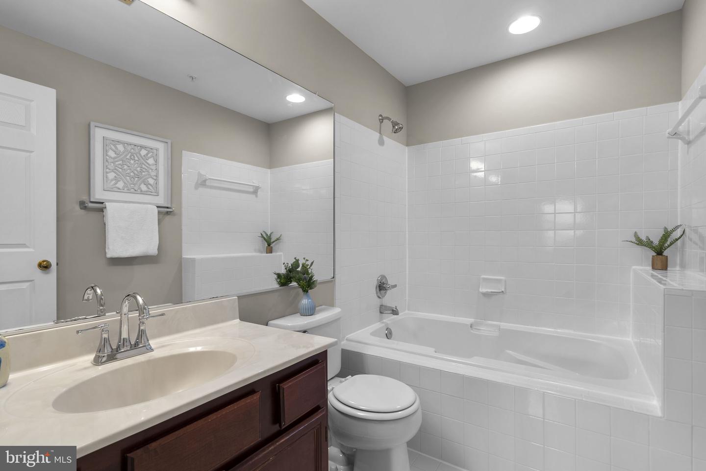15301 Diamond Cove Ter #8-b Property Photo 26