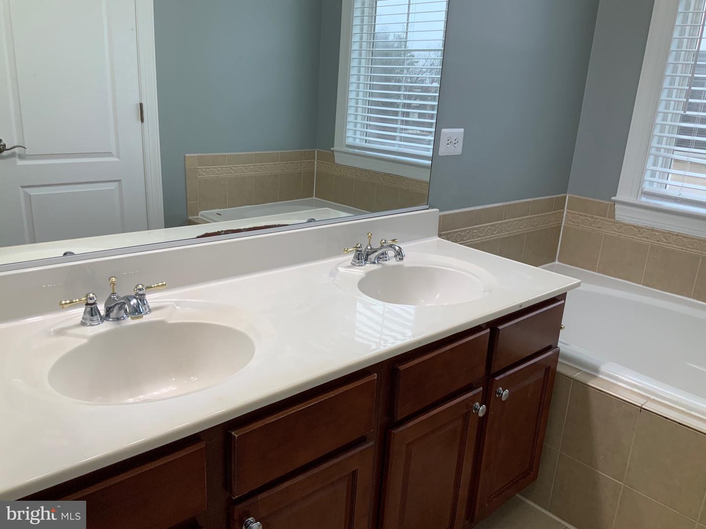 3301 Castle Ridge Cir #36 Property Photo 34