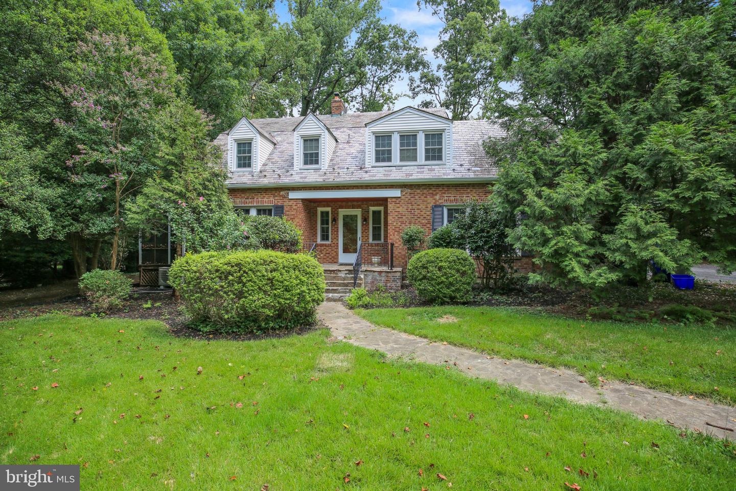 10711 Gatewood Ave Property Photo 1