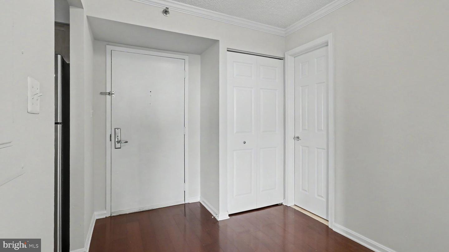 10101 Grosvenor Place #2006 Property Photo 3