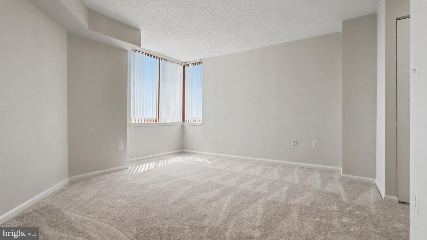 10101 Grosvenor Place #2006 Property Photo 14