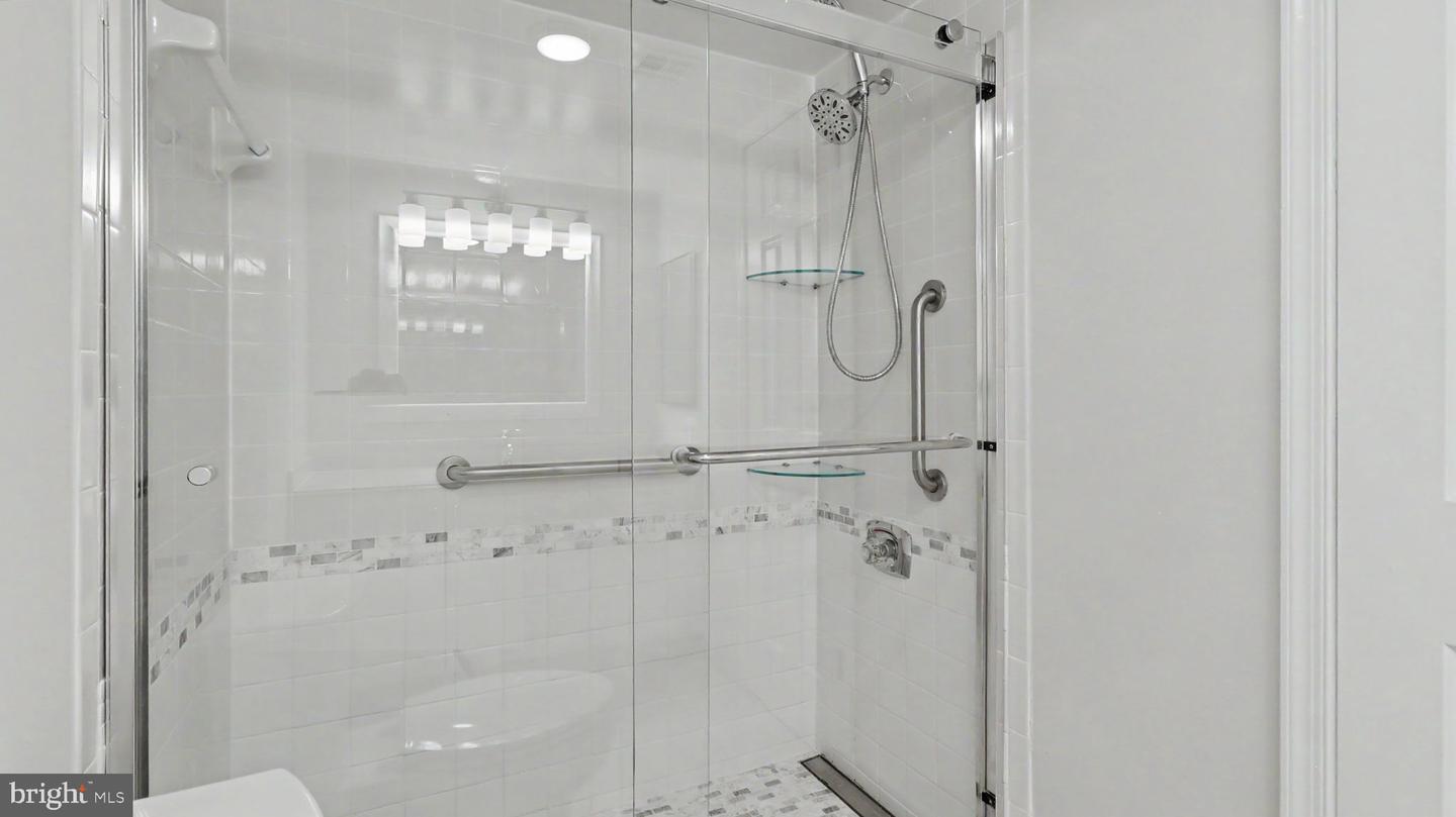 10101 Grosvenor Place #2006 Property Photo 15