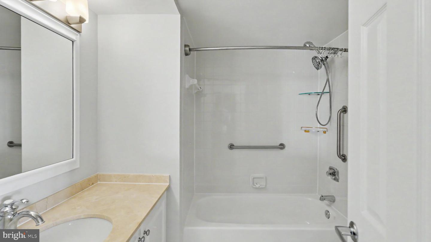 10101 Grosvenor Place #2006 Property Photo 19