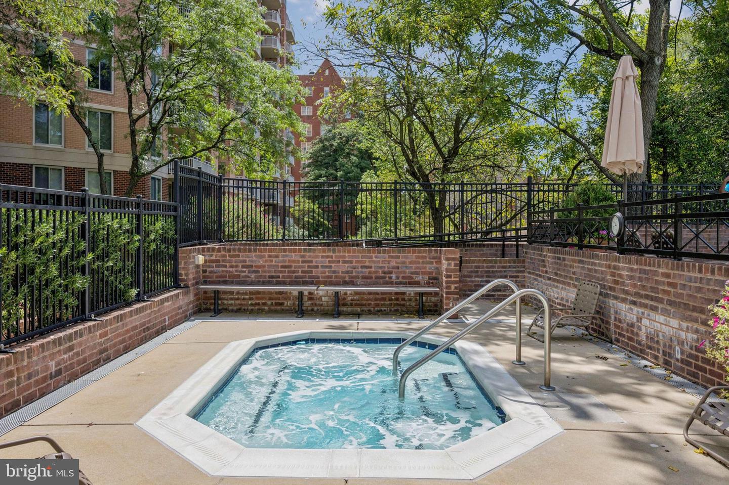 7500 Woodmont Ave #s1019 Property Photo 20