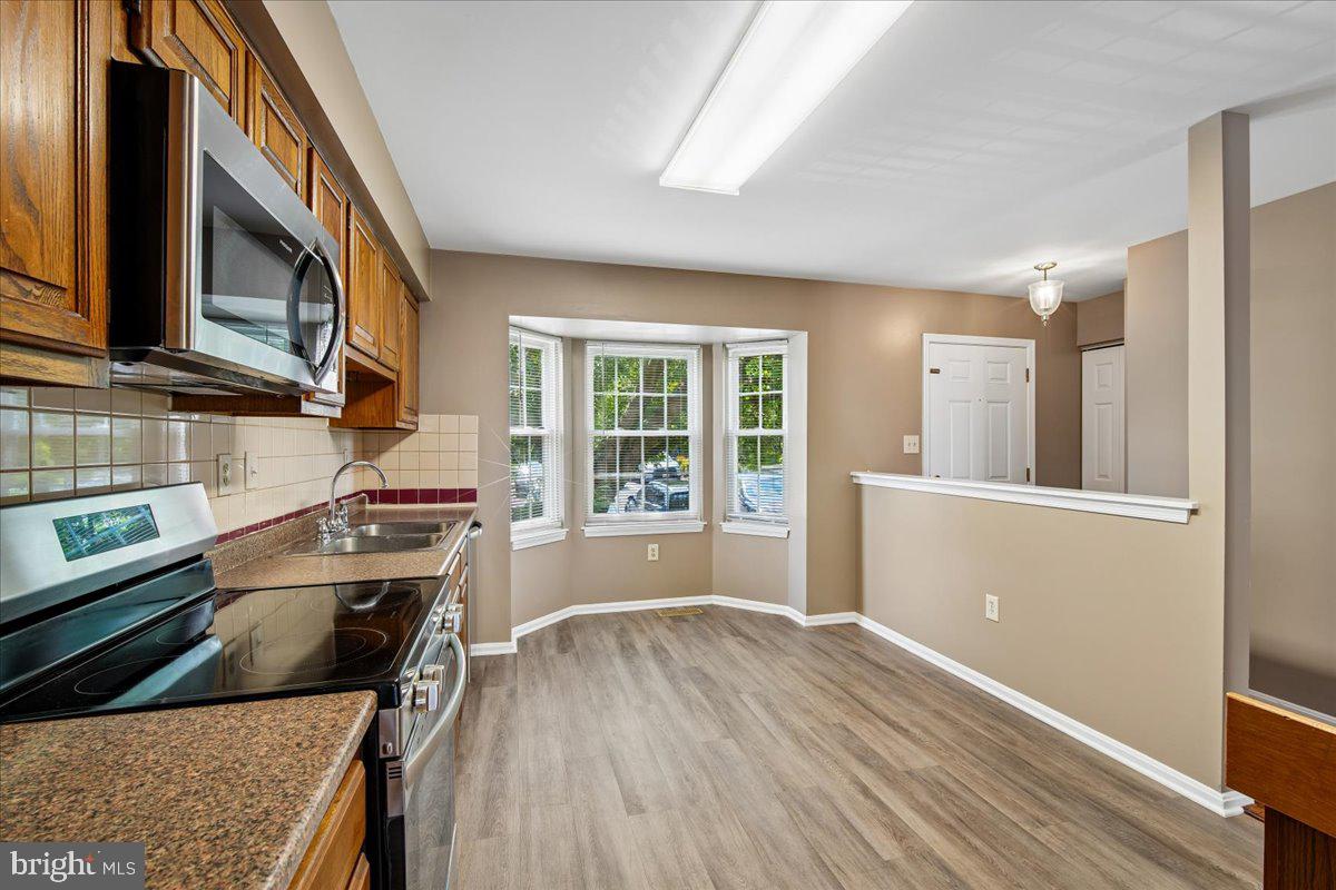 12407 Herrington Manor Dr Property Photo 5