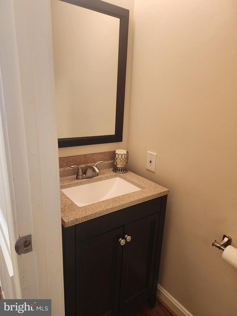 3 Castle Cliff Ct Property Photo 4