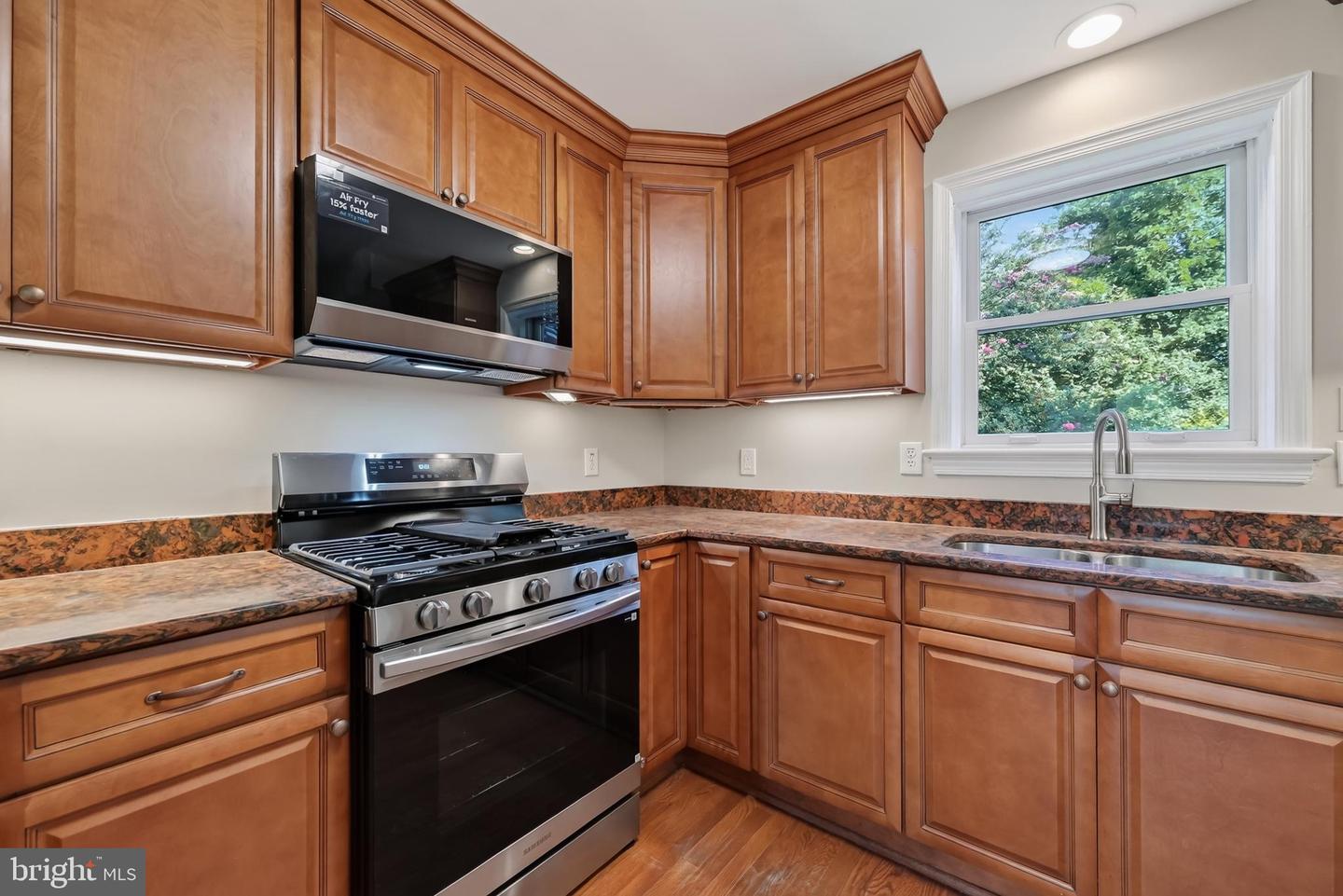 9802 Forest Grove Dr Property Photo 24