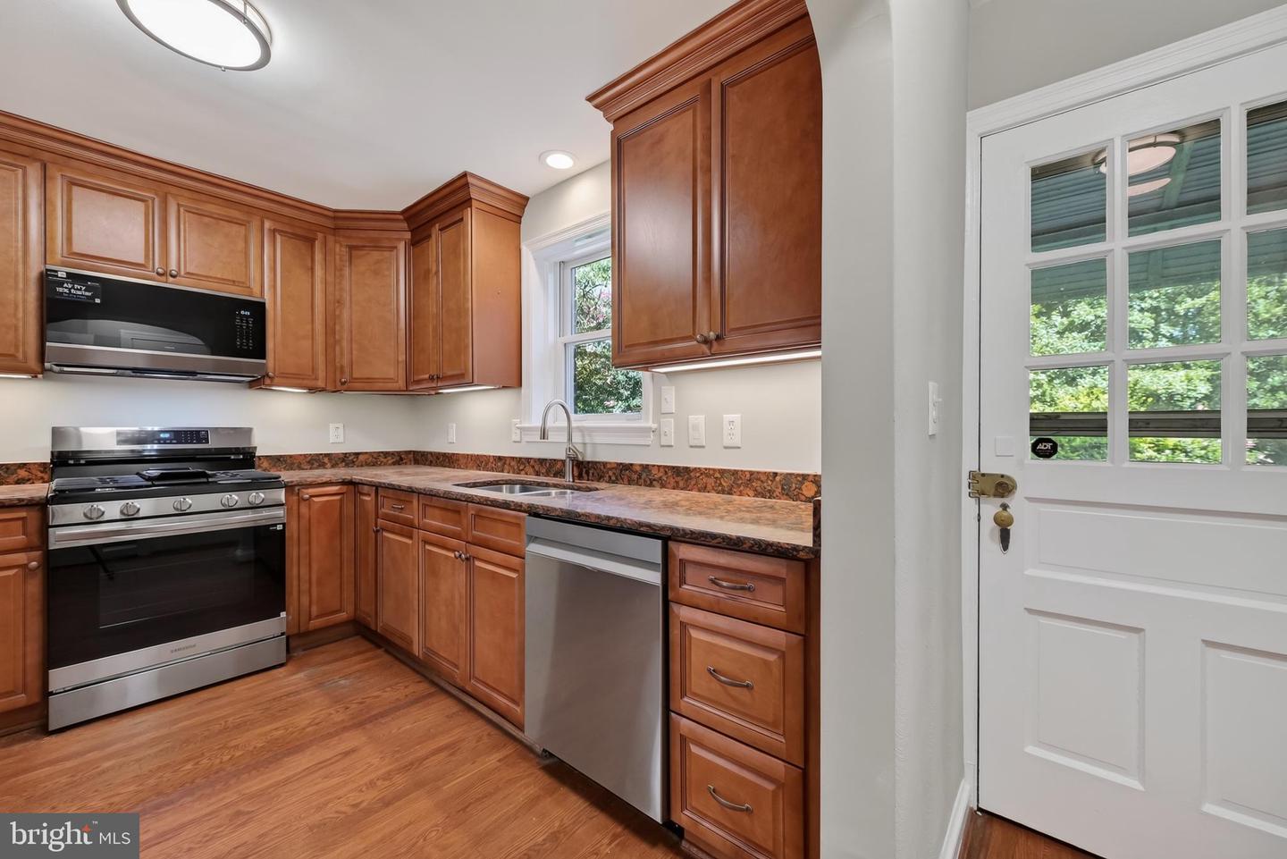9802 Forest Grove Dr Property Photo 28