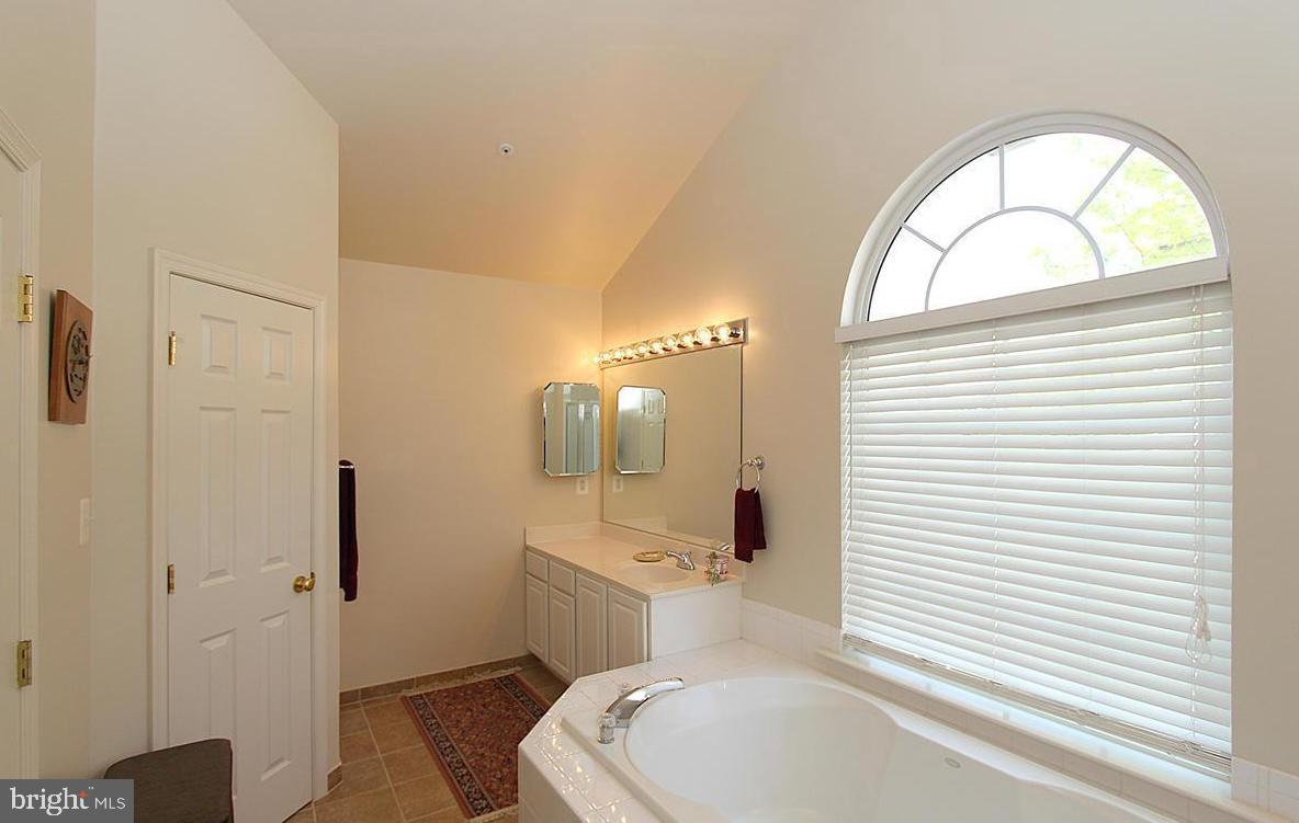 537 Longhorn Cres Property Photo 7