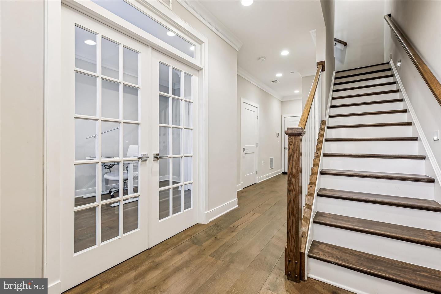 10340 Grosvenor Pl Property Photo 6