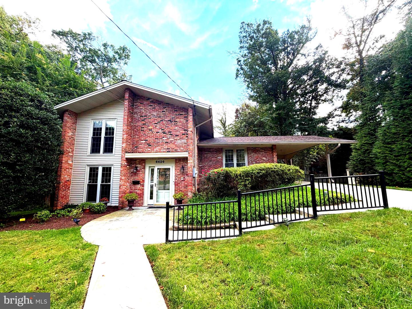 6426 HOLLINS DR Property Photo 1