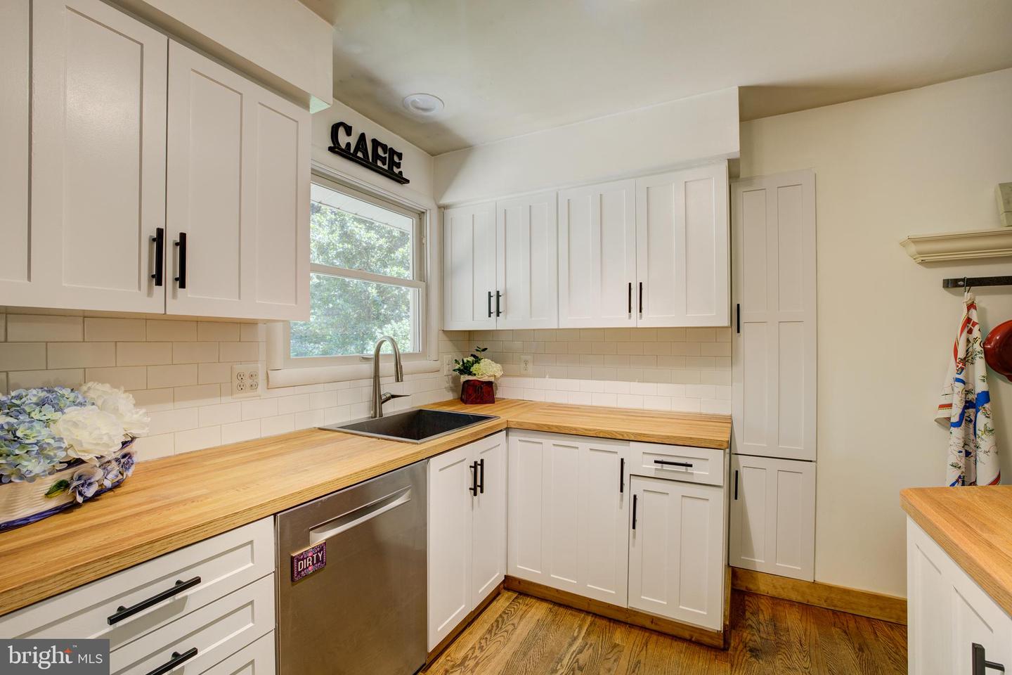 11408 Orleans Way Property Photo 5