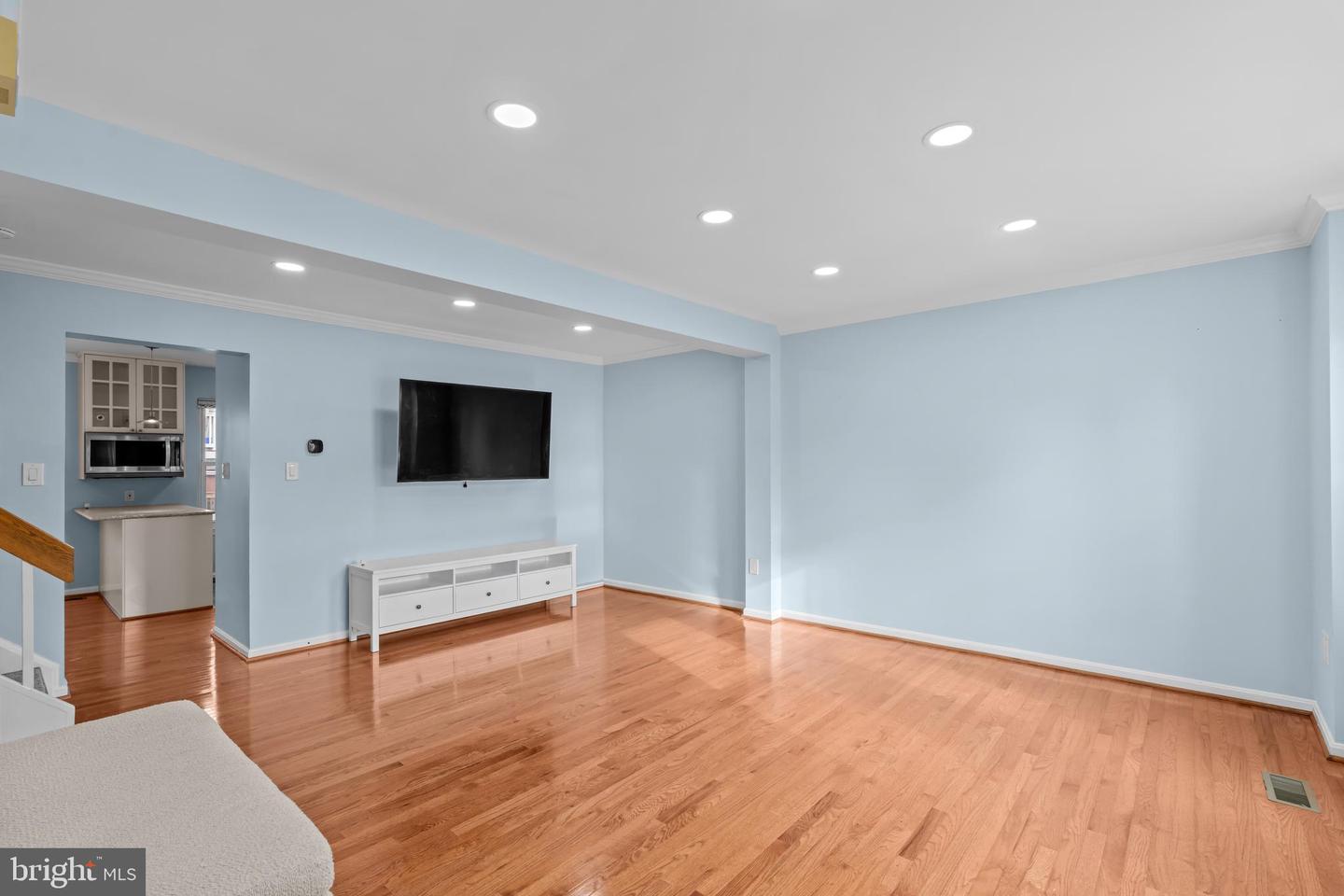 410 Curry Ford Ln Property Photo 5