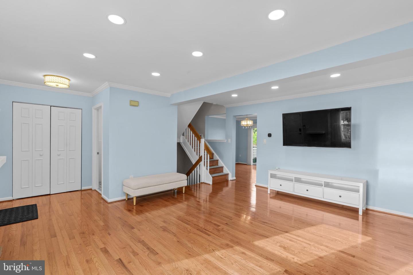 410 Curry Ford Ln Property Photo 6