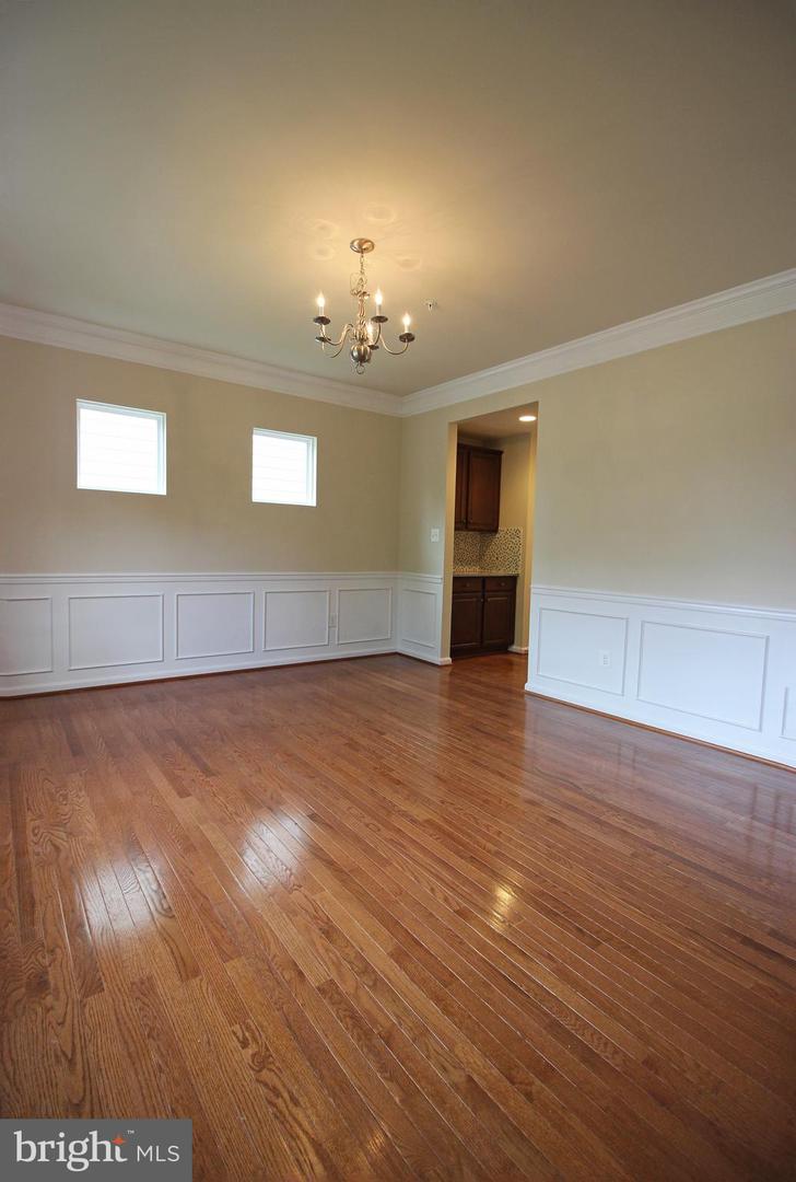 11518 Amherst Ave Property Photo 3