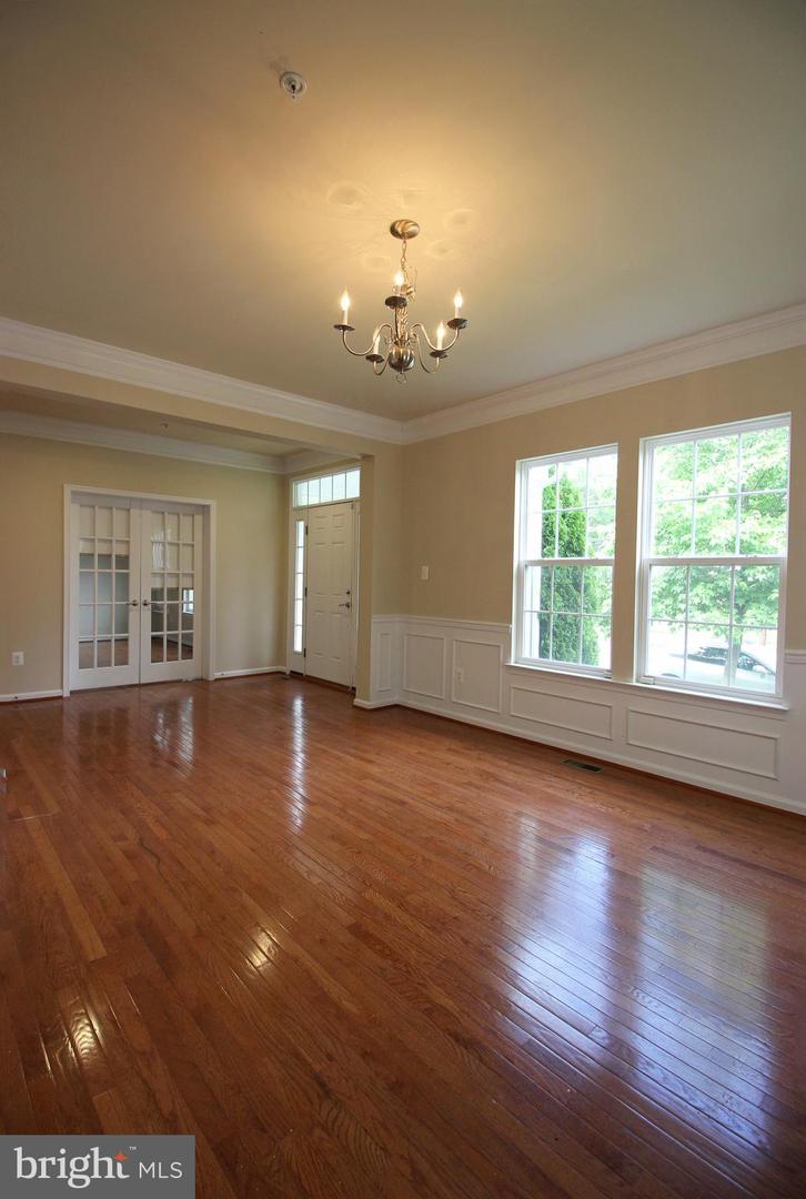 11518 Amherst Ave Property Photo 5