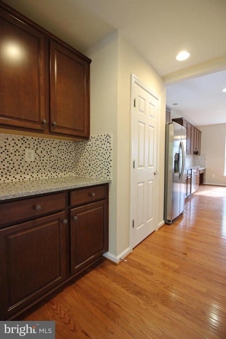 11518 Amherst Ave Property Photo 6