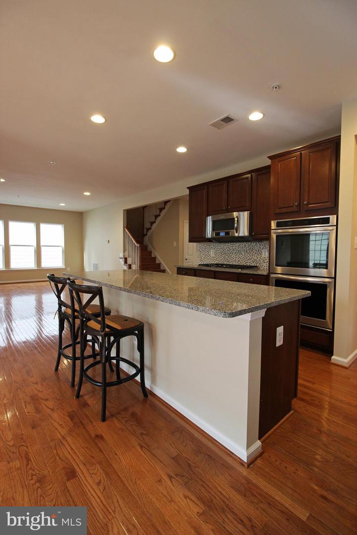 11518 Amherst Ave Property Photo 7