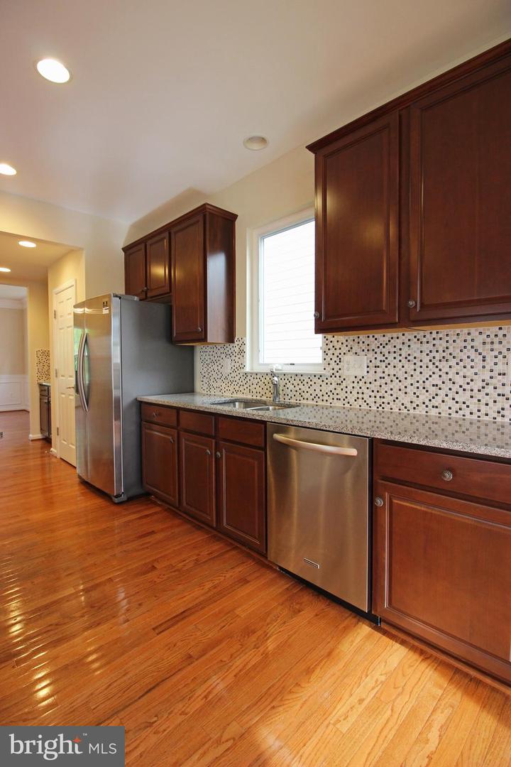 11518 Amherst Ave Property Photo 8