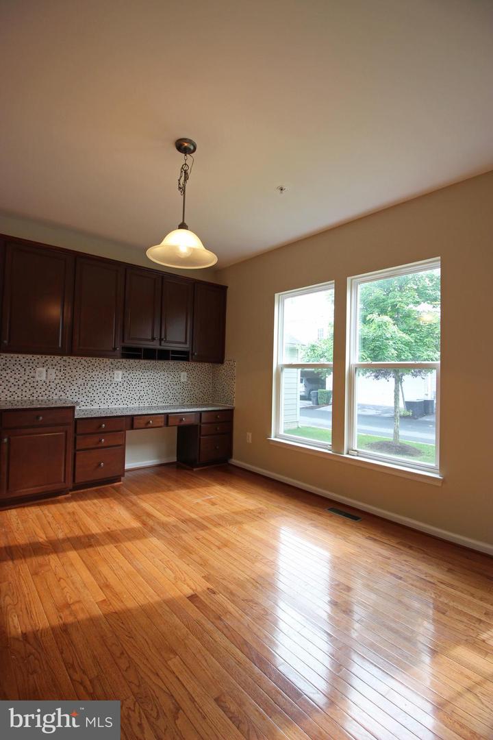 11518 Amherst Ave Property Photo 11
