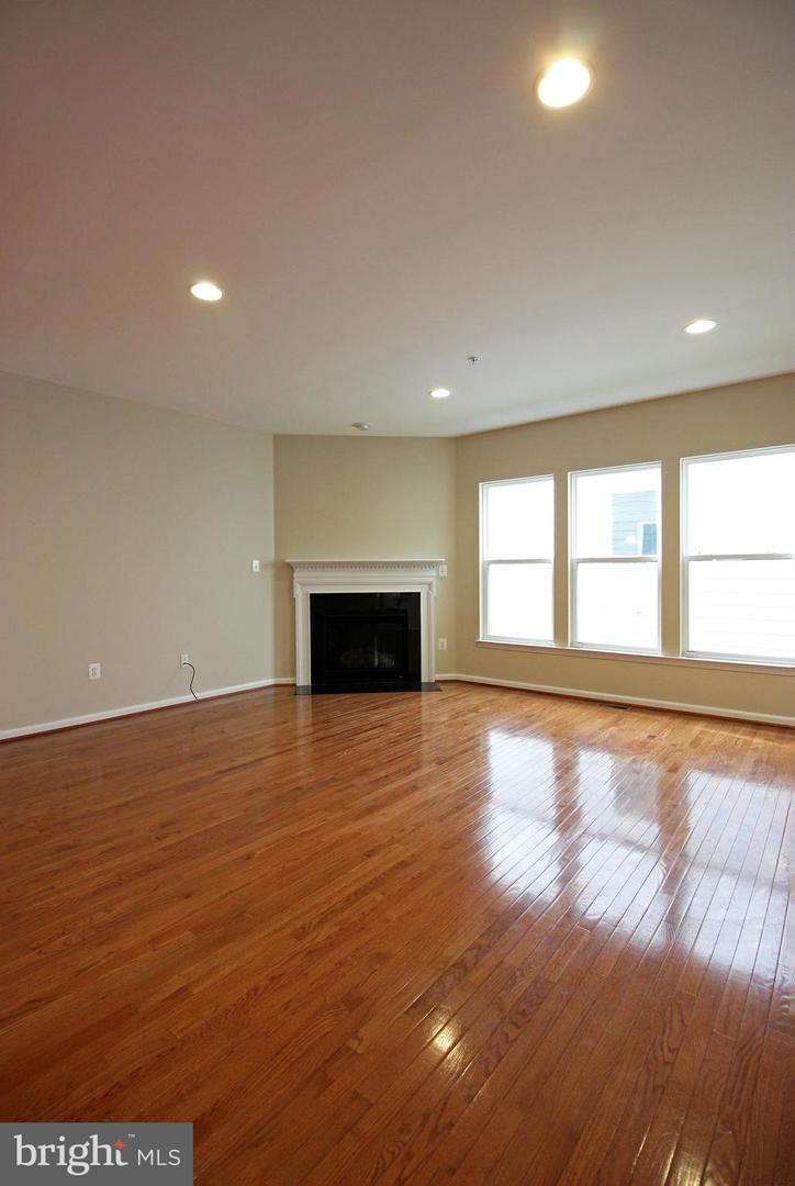 11518 Amherst Ave Property Photo 13