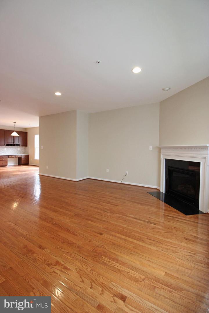 11518 Amherst Ave Property Photo 15