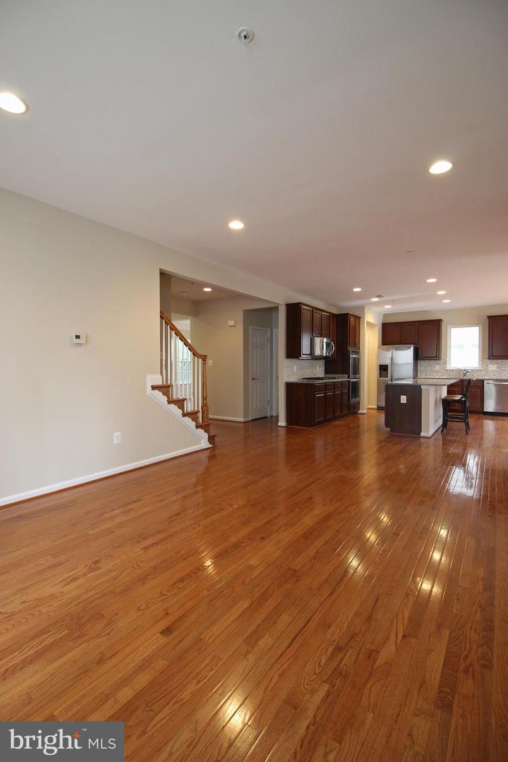 11518 Amherst Ave Property Photo 16