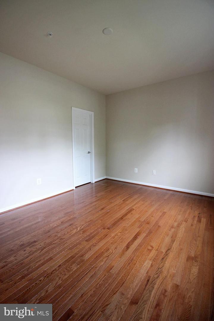 11518 Amherst Ave Property Photo 18