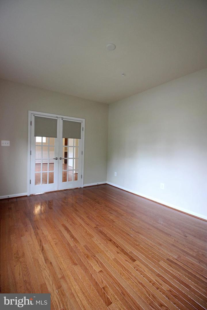 11518 Amherst Ave Property Photo 19