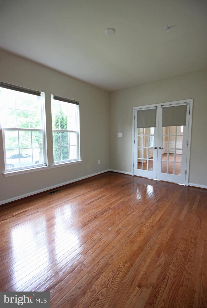11518 Amherst Ave Property Photo 20