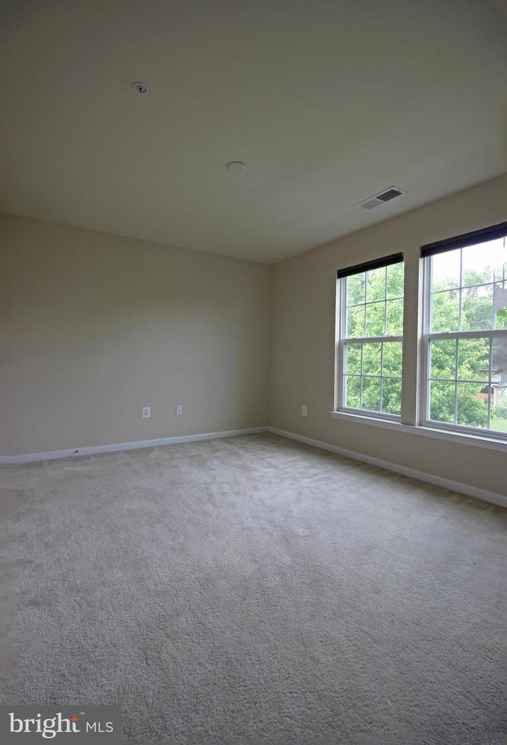 11518 Amherst Ave Property Photo 21