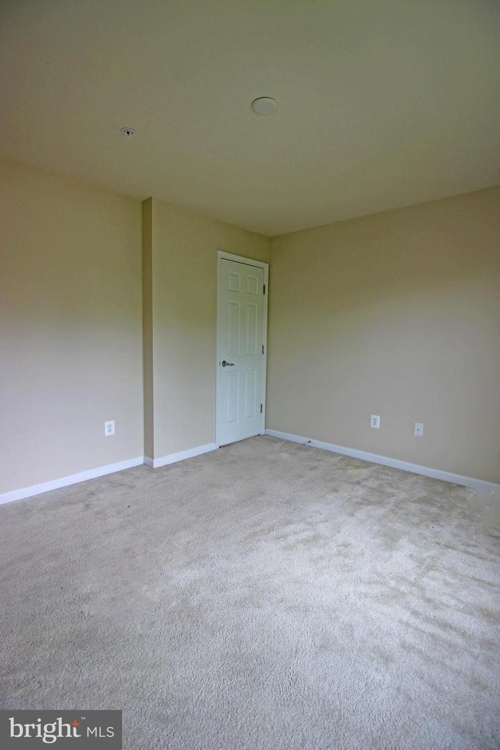 11518 Amherst Ave Property Photo 22